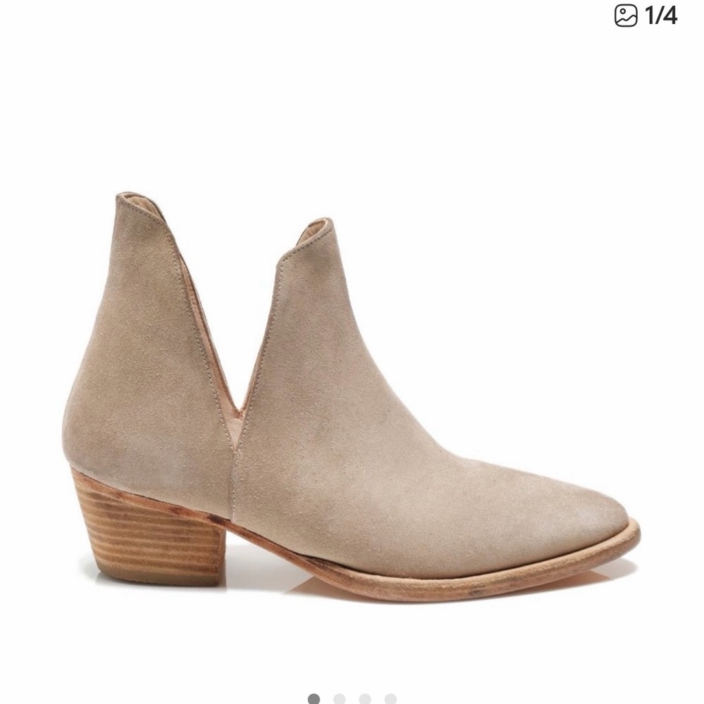 Free People Women's Tan Suede Ankle Boots - great condition!